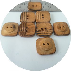 T-Shirt Button 20mm Square Wood