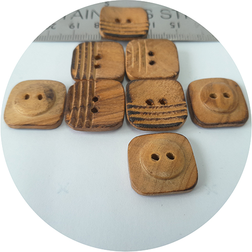 T-Shirt Button 20mm Square Wood
