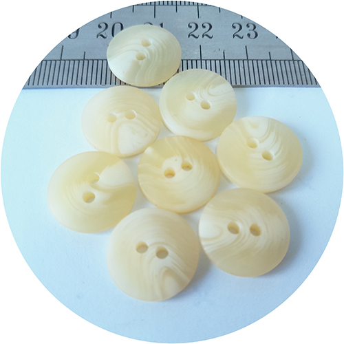 TShirt Horn Button 16mm Ivory